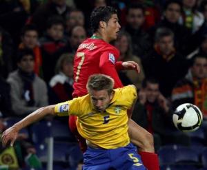 Primeira partida das Eliminatórias para a África do Sul 2010 entre Suécia e Portugal. (Foto: Reprodução Internet)